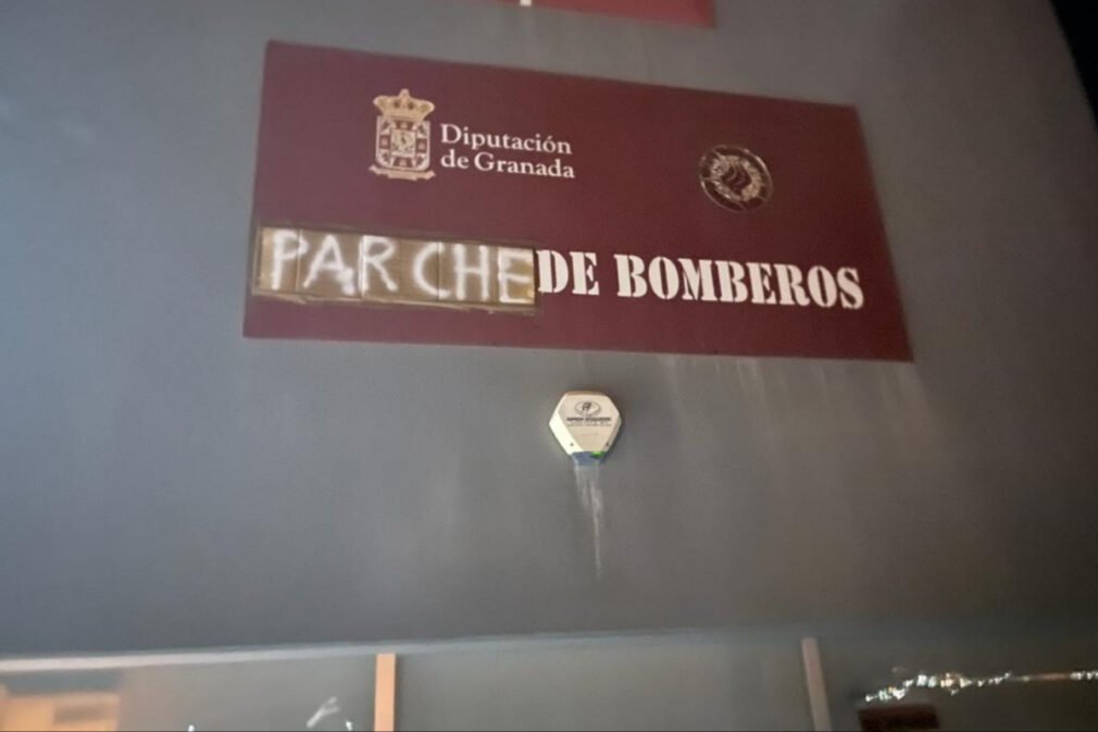 Cartel modificado del Parque de Bomberos de Iznalloz