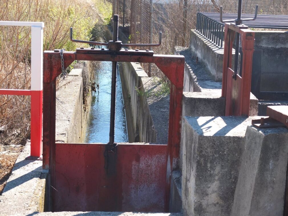 Granada.- Los regantes de la Vega exigen a la CHG la autorización para el riego con aguas regeneradas