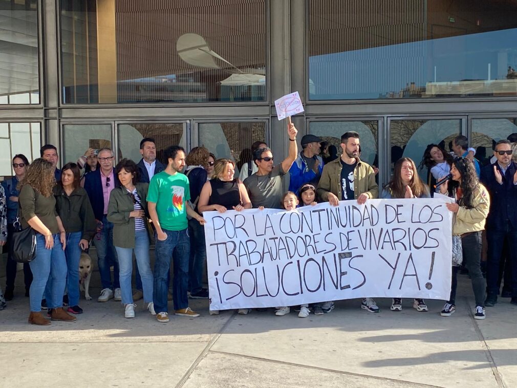 manifestacion-empleados-parque-ciencias-cierre-rapaces-mariposario