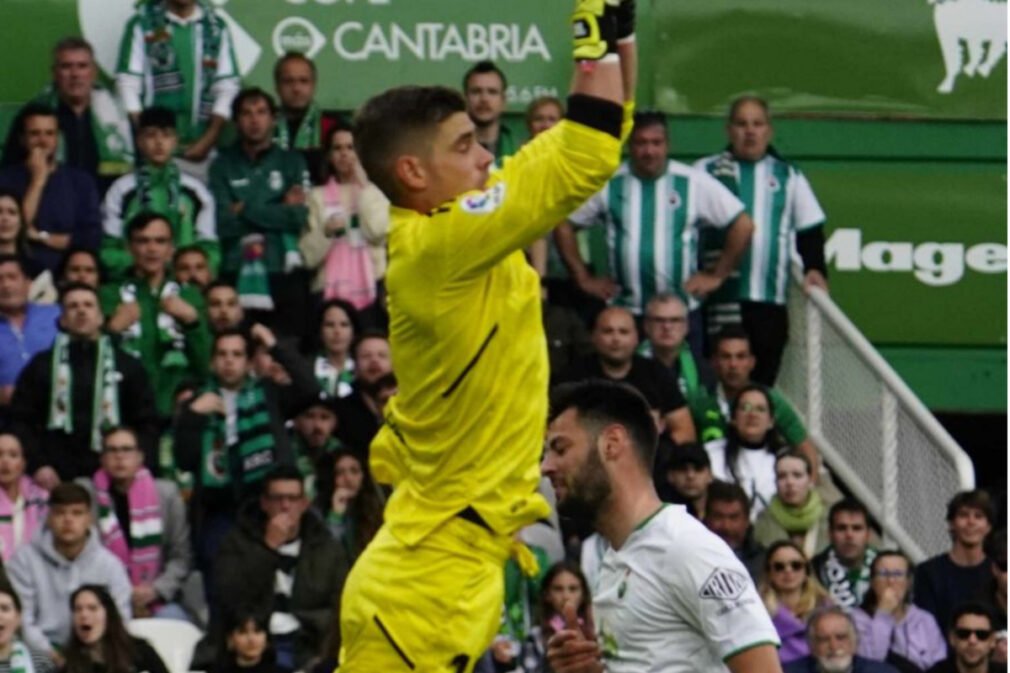 raul-fernandez-racing-santander-granada-cf-laliga