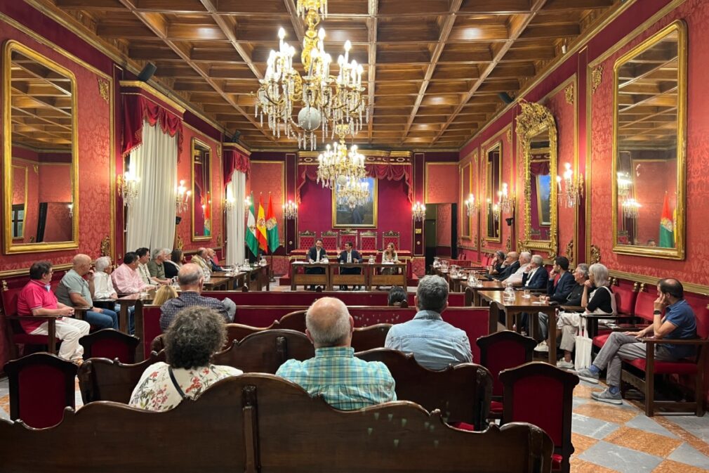 El Ayuntamiento de Granada se reúne con los comerciantes