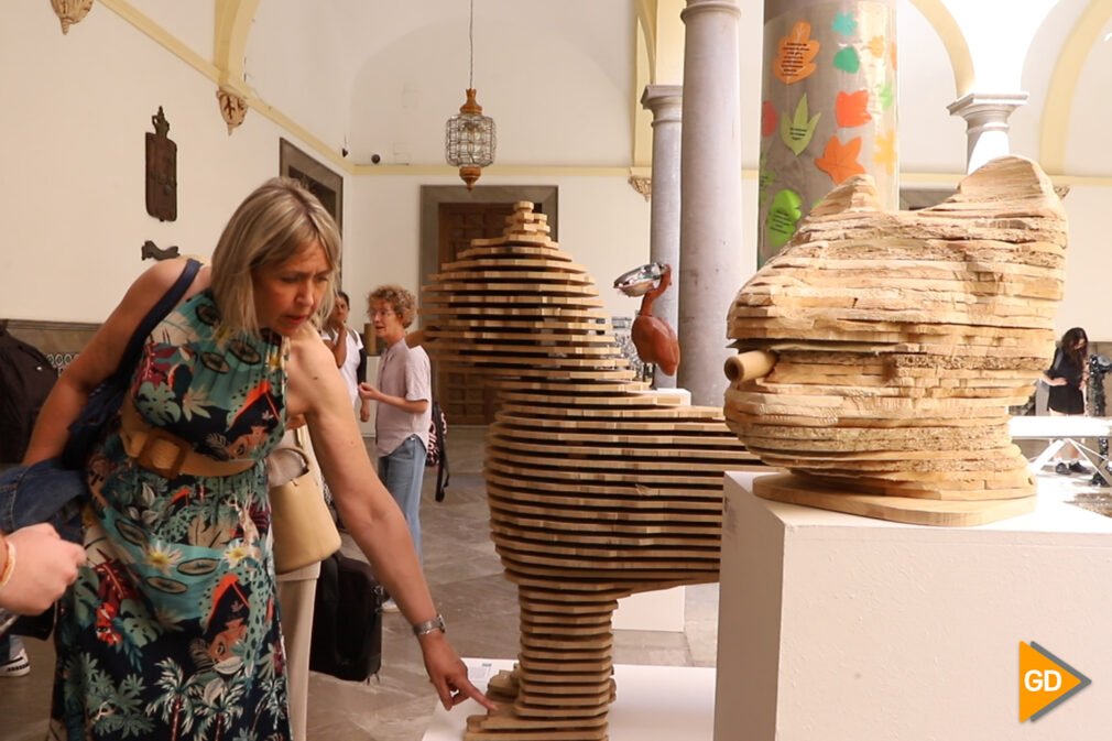 El patio del Ayuntamiento de Granada acoge la sexta edición de la exposición RE-CREA - celia perez-4