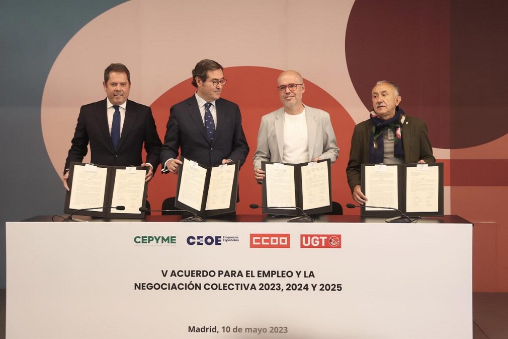 El presidente de Cepyme, el presidente de CEOE, el secretario general de CCOO, el secretario general de UGT en la firma del AENC - Ricardo Rubio - Europa Press