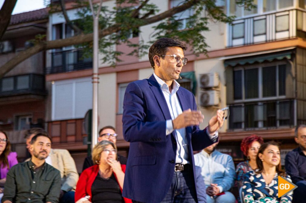 FOTOS campaña del candidato a la alcaldía de Granada, Paco Cuenca, en la Plaza de la Unidad_-4