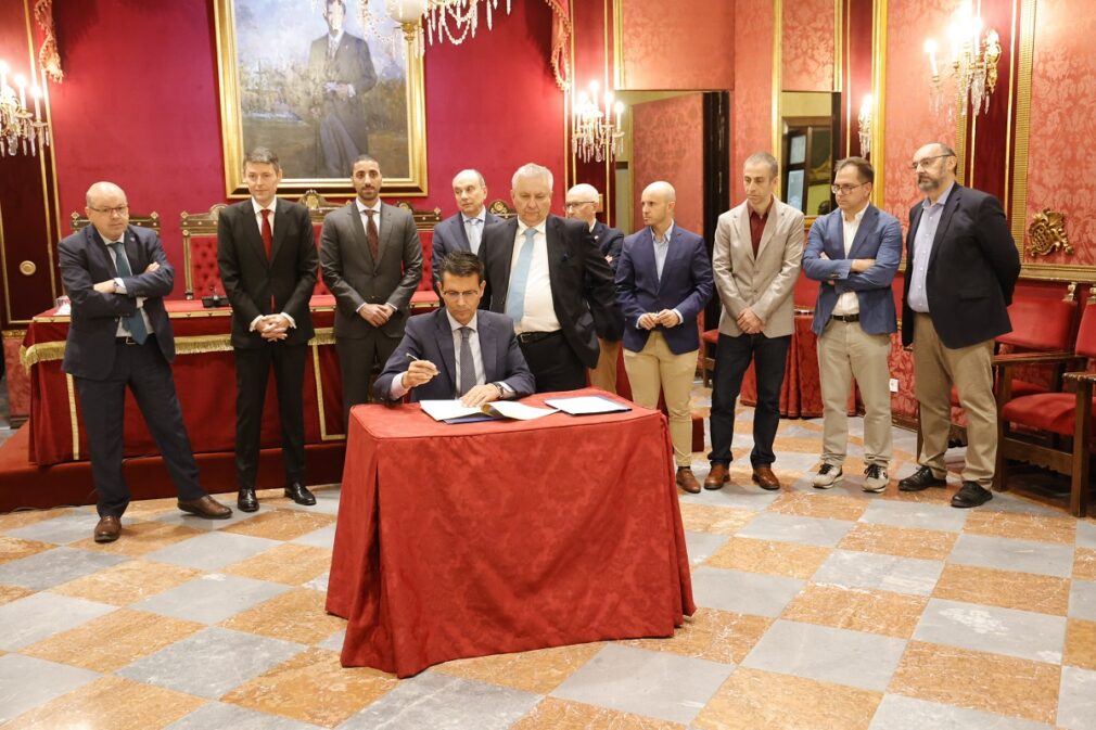 Firma acuerdo para la implantación de ADIA Lab en Granada