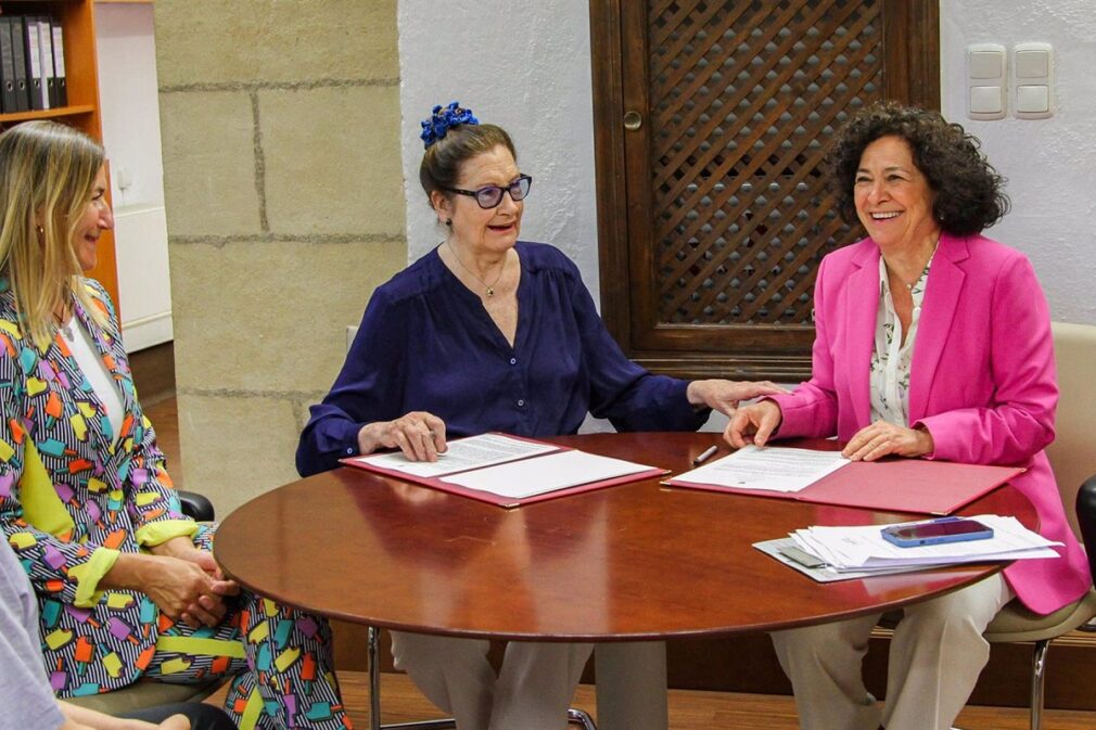 Granada.- La biógrafa de Mariana Pineda dona su fondo bibliográfico y documental a la Universidad