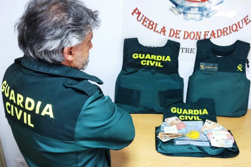Guardia Civil detiene por tráfico de cocaína a tres individuos en Puebla de don Fadrique