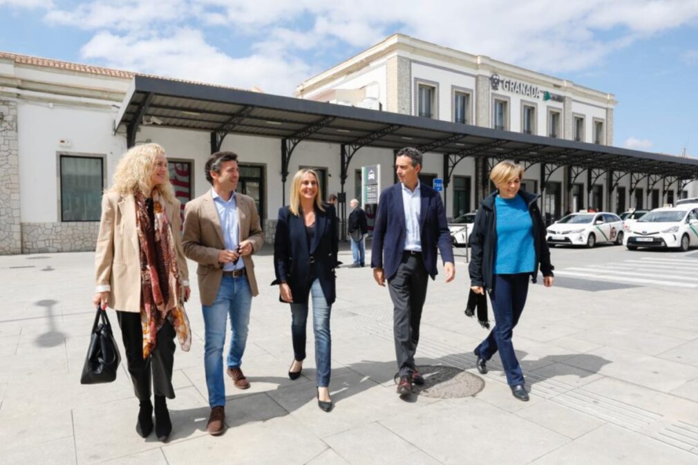 Marifrán Carazo en la Estación de Ferrocarril de Granada