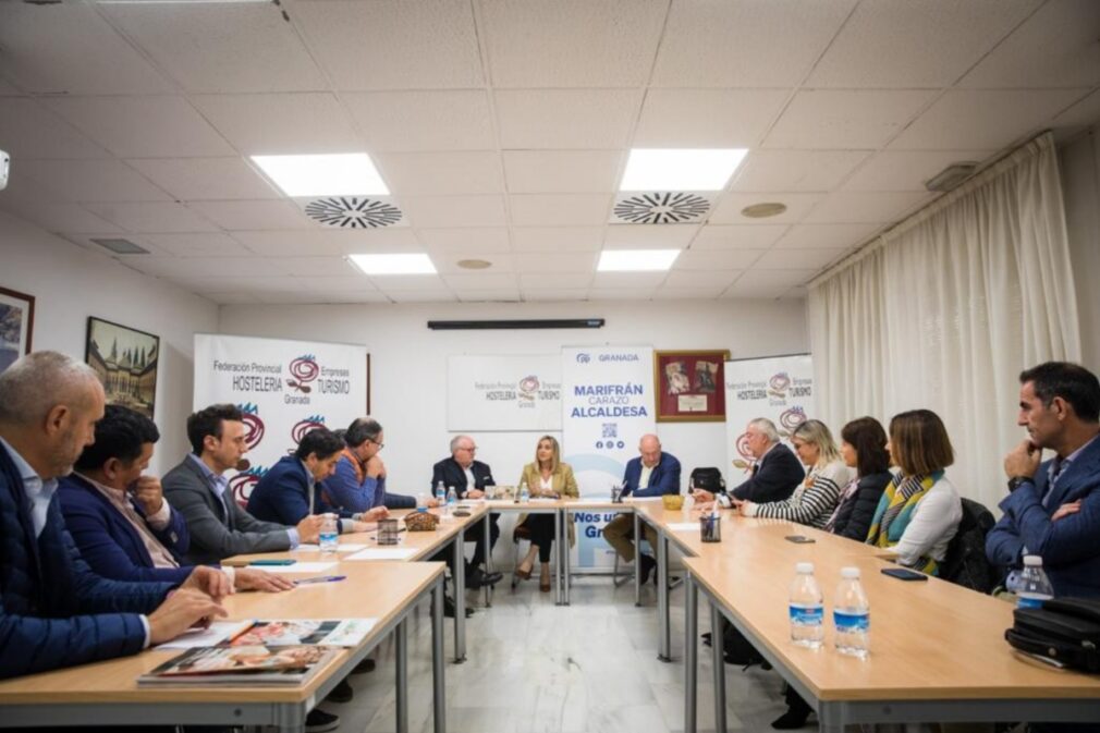 Marifrán Carazo se reúne con los representantes del sector turístico