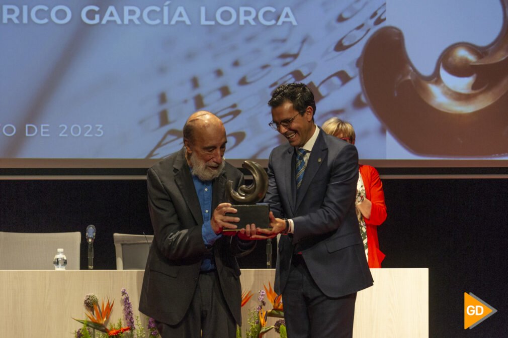 PREMIOS FEDERICO GARCIA LORCA POESÍA RAUL ZURITA - IRENE ROSALES_-15