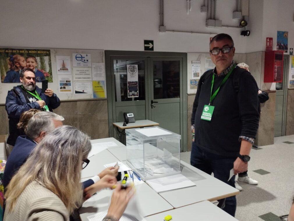 Paco Cabello vota en las elecciones municipales del 28m
