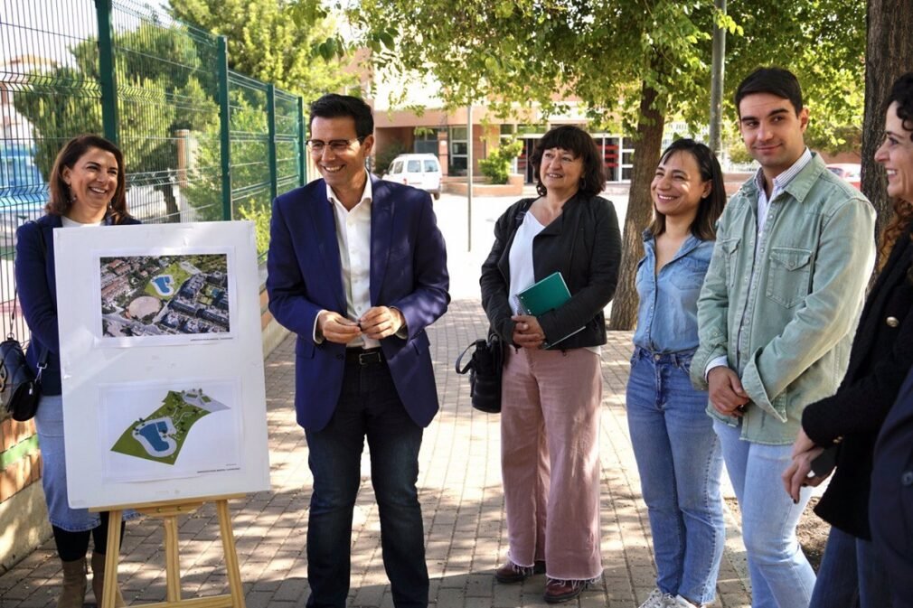 Granada.- 28M.- Cuenca (PSOE) se compromete a una nueva piscina pública al aire libre en la zona sur