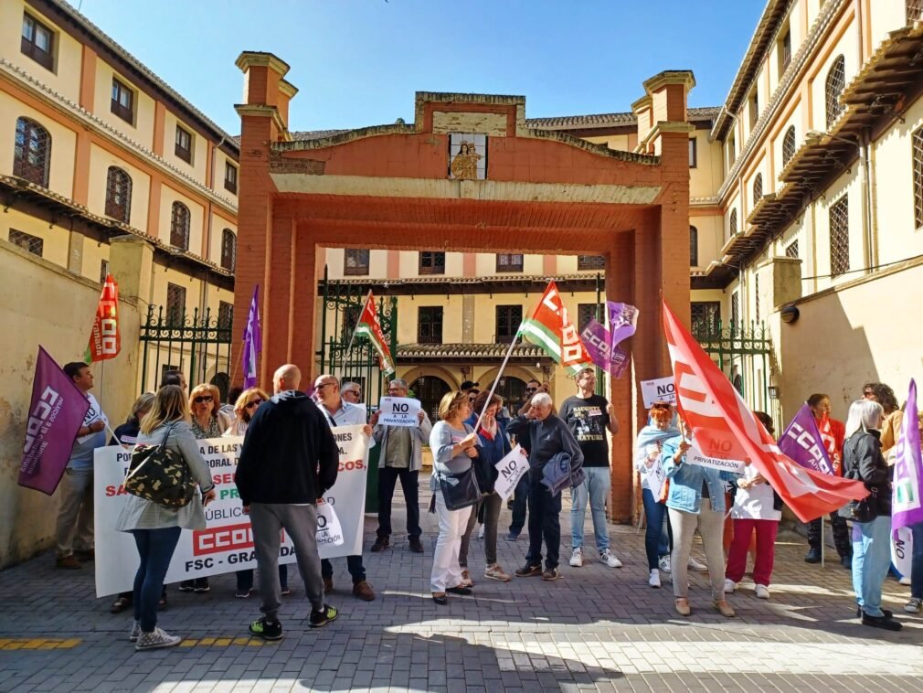 CCOO y los trabajadores del Centro de Protección de Menores "Ángel Ganivet" se movilizan| Foto: Gabinete