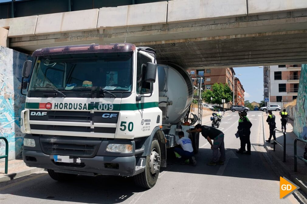 Hormigonera atrapada en La Chana