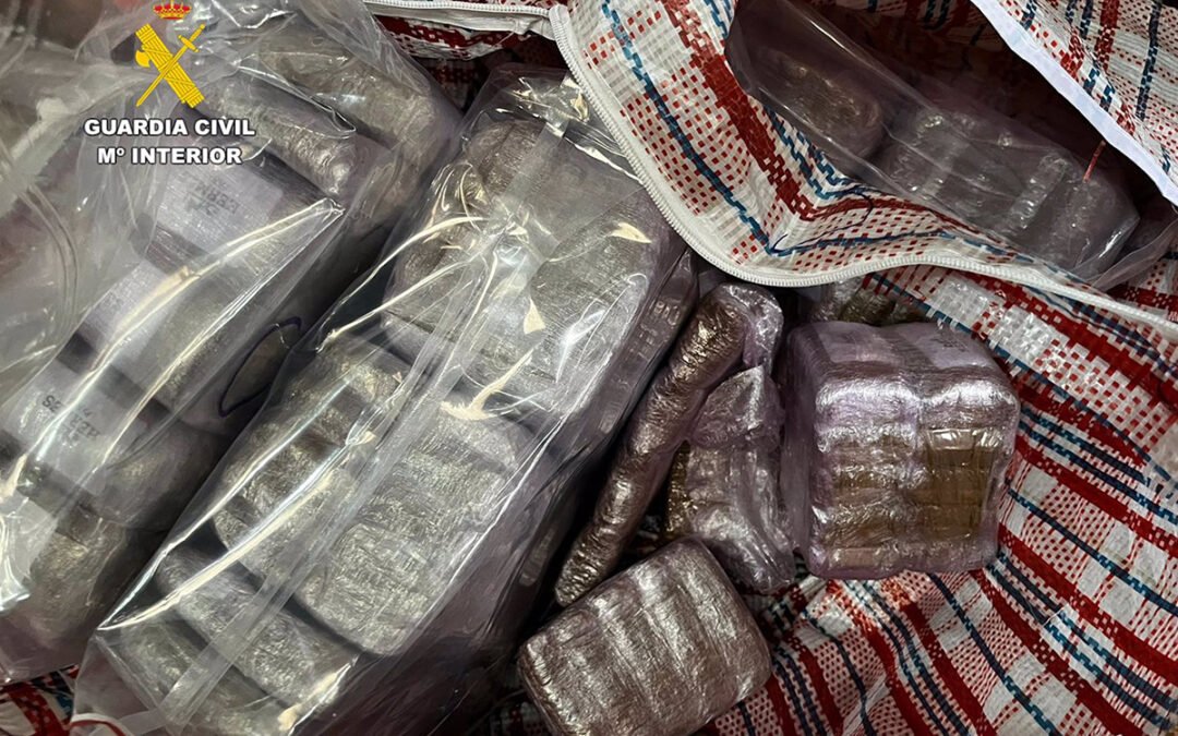 Descubren un punto de venta de droga al menudeo en Cenes de la Vega al acudir a investigar un robo