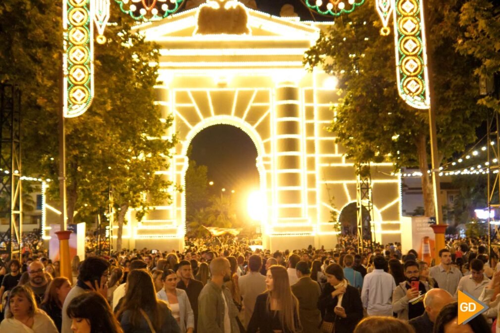 FOTOS La Feria de Granada arranca con la tradicional inauguración del encendido (3)