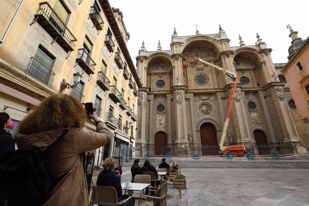 Granada.-Pendiente de los permisos el proyecto para restaurar la torre de la Catedral con un mirador