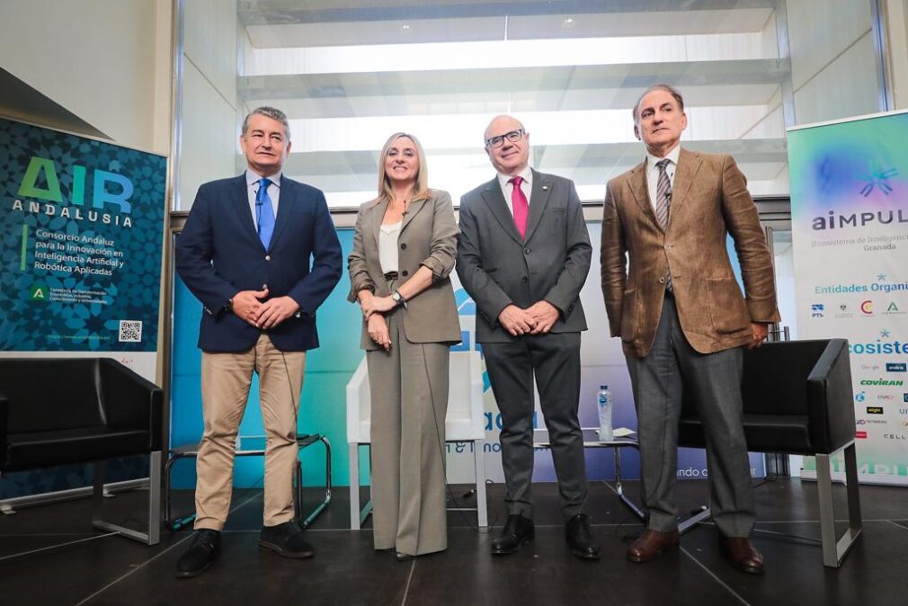 Antonio Sanz, Marifrán Carazo, Pedro Mercado y Javier González de Lara durante la presentación del nuevo proyecto digital en la Alhambra Foto Gabinete