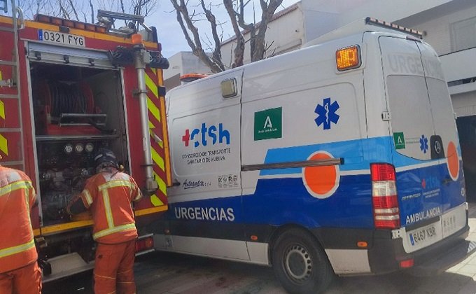 bomberos y ambulancia - Foto Emergencias 112