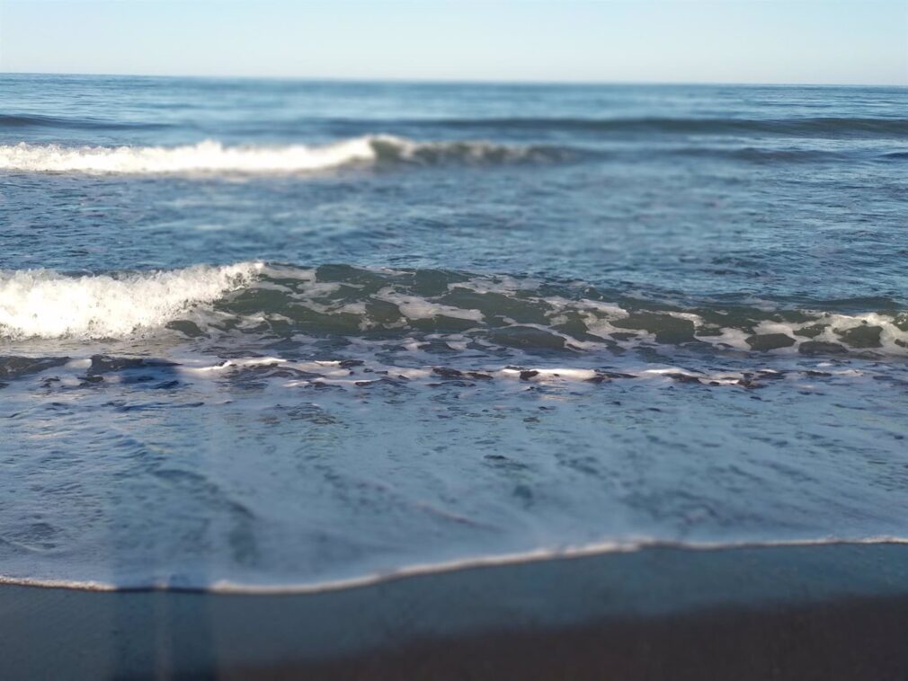 Granada.- La playa La Charca de Salobreña se reabre hoy al público tras confirmarse la calidad "óptima" del agua