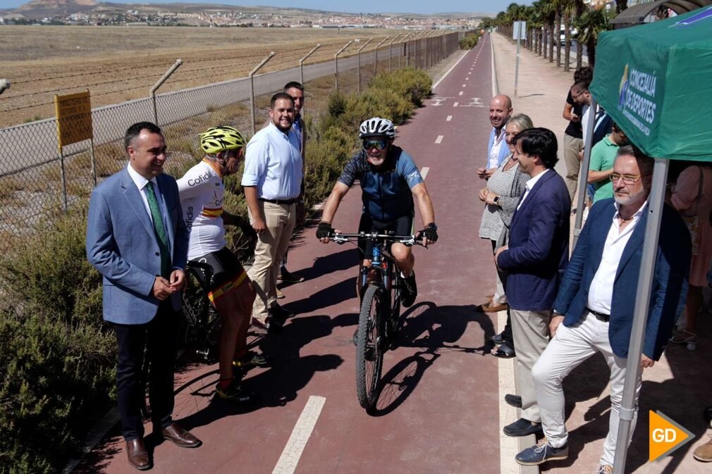 fotos La Diputación ha iniciado los trabajos que culminarán en el gran circuito familiar y deportivo de 8,5 kilómetros alrededor de la Base Áerea de Armilla (6)