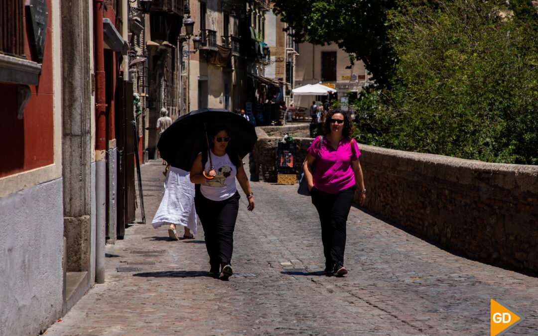 Granada continúa con aviso amarillo por altas temperaturas este domingo