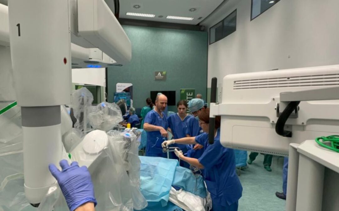 El Centro de Simulación Clínica Avanzada de Granada desarrolla actividades formativas con el robot Da Vinci