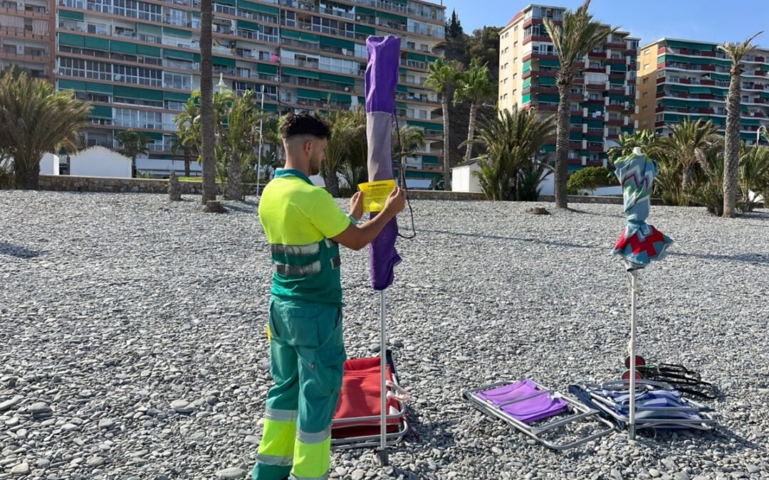 Almuñécar retirará las sombrillas y enseres de las playas que no estén ocupados