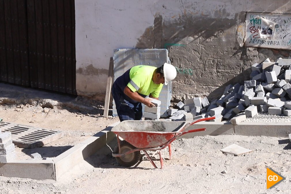 Marifrán Carazo visita las obras de mejora en el Albayzín con la remodelación de la Cuesta Alhacaba y la Placeta de la Merced - Celia Perez-14