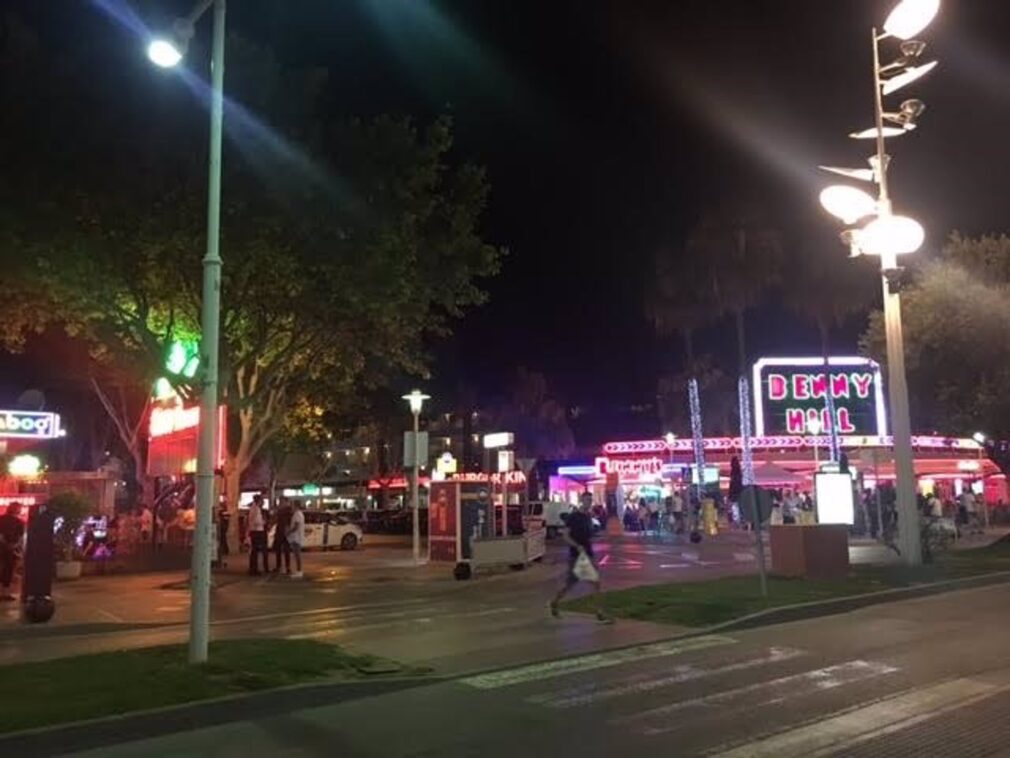 Prisión para los seis jóvenes detenidos por una agresión sexual grupal a una joven en un hotel de Magaluf