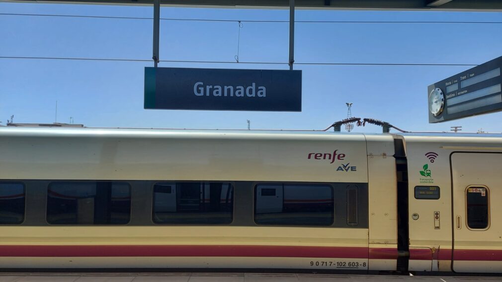 AVE Granada-renfe-adif-tren-trenes-estacion