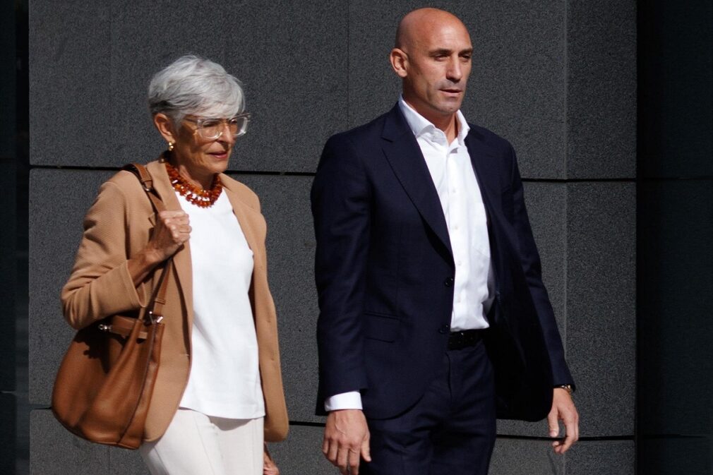 El expresidente de la Real Federación Española de Fútbol (RFEF), Luis Rubiales y su abogada, Olga Tubau, a su llegada a declarar en la Audiencia Nacional - EDUARDO PARRA - EP