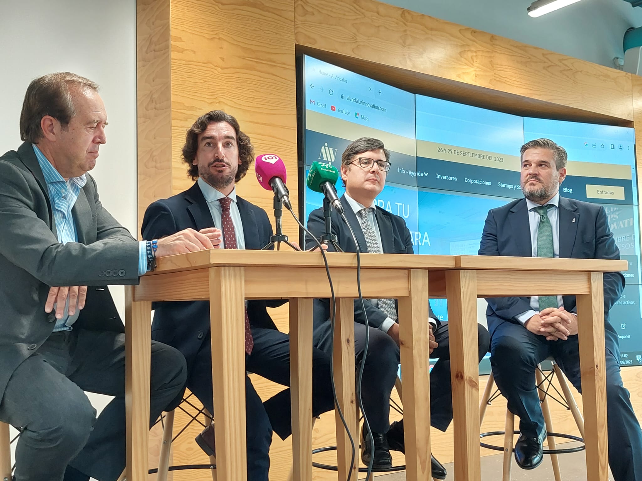Foto 2 Presentacion de AAIV 2023 habla el Dtor Gral Emprendimiento Junta Andalucia