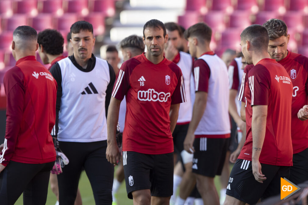 Entrenamiento del Granada CF en el estadio de Los Carmenes