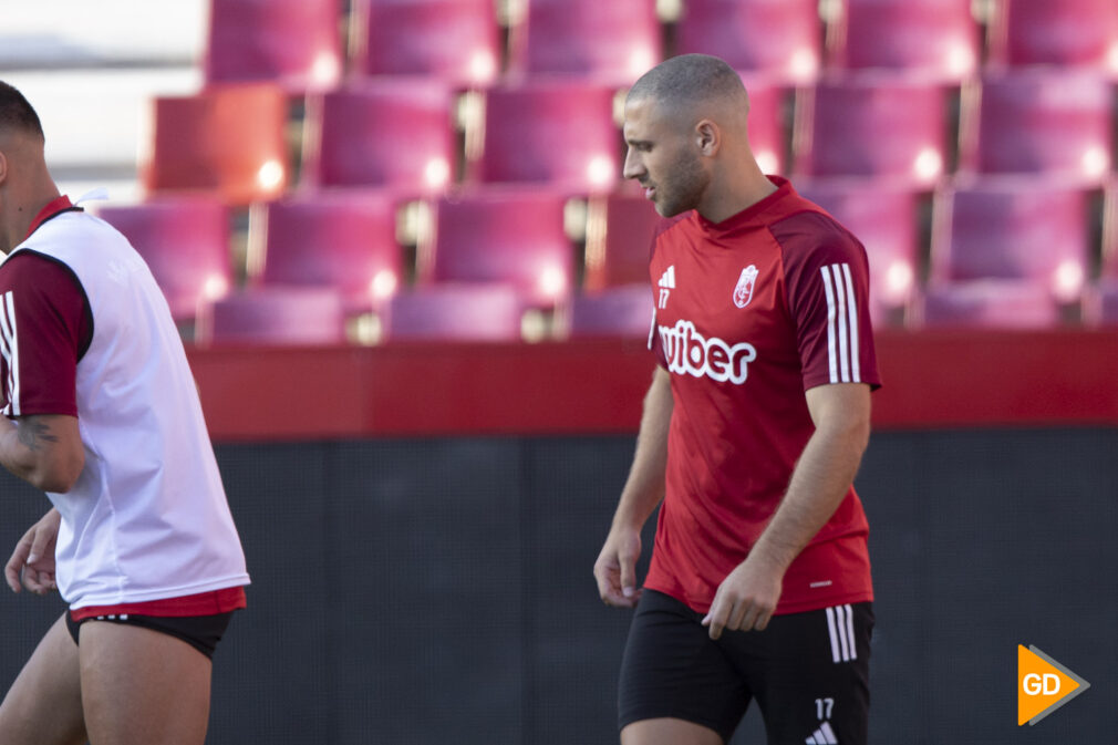 Entrenamiento del Granada CF en el estadio de Los Carmenes