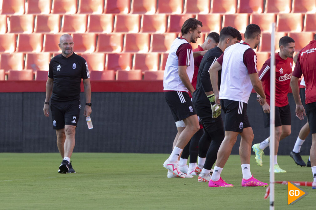 Entrenamiento del Granada CF en el estadio de Los Carmenes