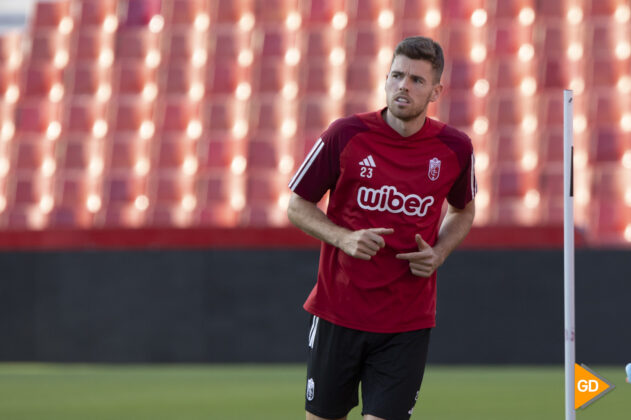 Gerard Gumbau, en un entrenamiento en Los Cármenes | Foto: Antonio L. Juárez