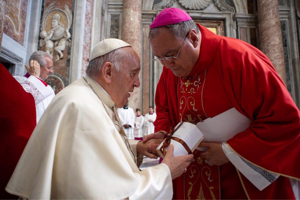 Papa Francisco José María Gil Tamayo