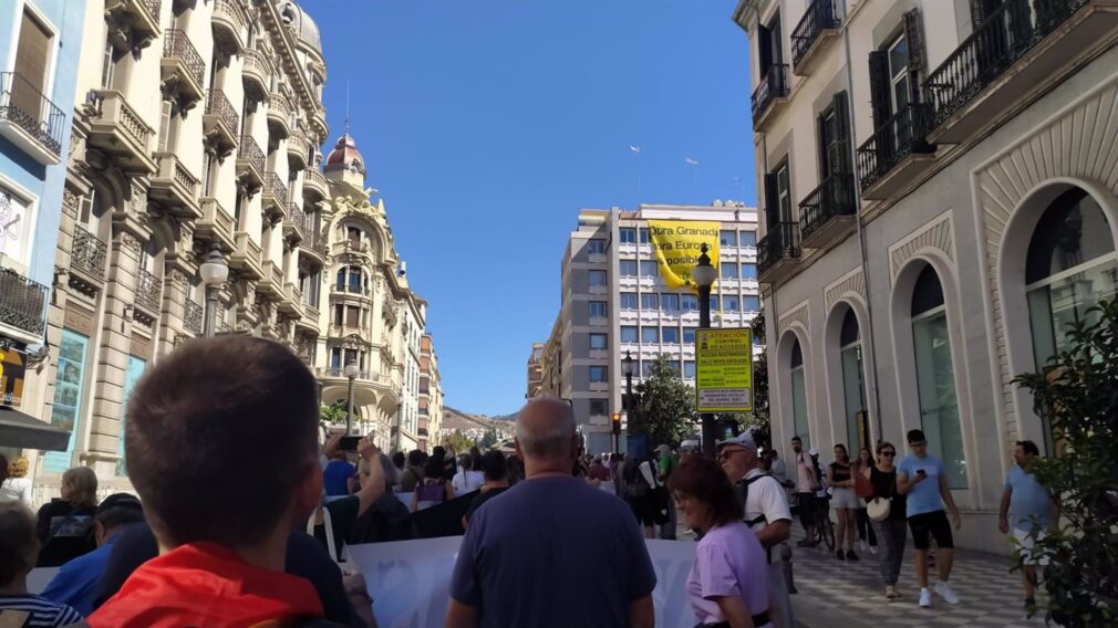 Granada.- Unas 3.000 personas secundan la manifestación contra la Cumbre Europea bajo el lema 'Otra Europa es posible'