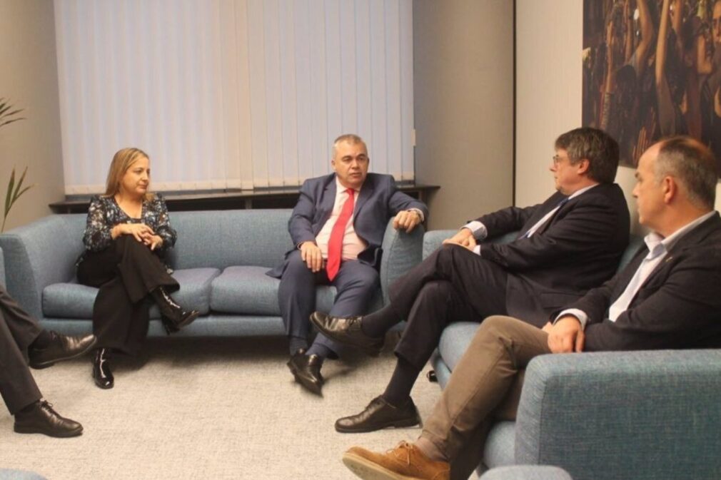 Reunión entre el secretario de Organización del PSOE, Santos Cerdán y el expresidente de la Generalitat de Cataluña, Carles Puigdemont