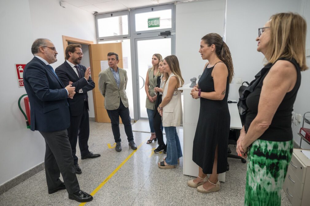 Visita a Granada del delegado del Gobierno, Antonio Granados, acompañado del delegado de Justicia, Administración Local y Función Pública, Luis Recuerda. - JUNTA DE ANDALUCÍA