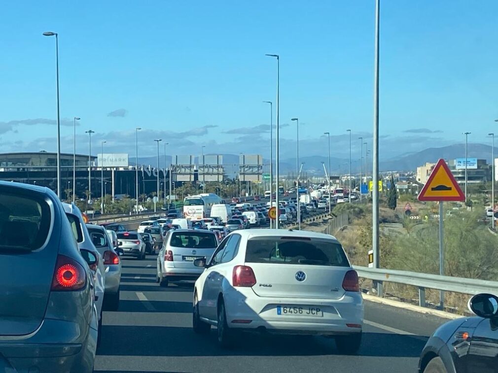 accidente-trafico-retenciones-granada-cola-circunvalacion-autovia