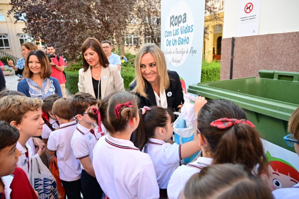 campaña-reciclaje-ropa-granada-ayuntamiento-inagra-marifran-carazo