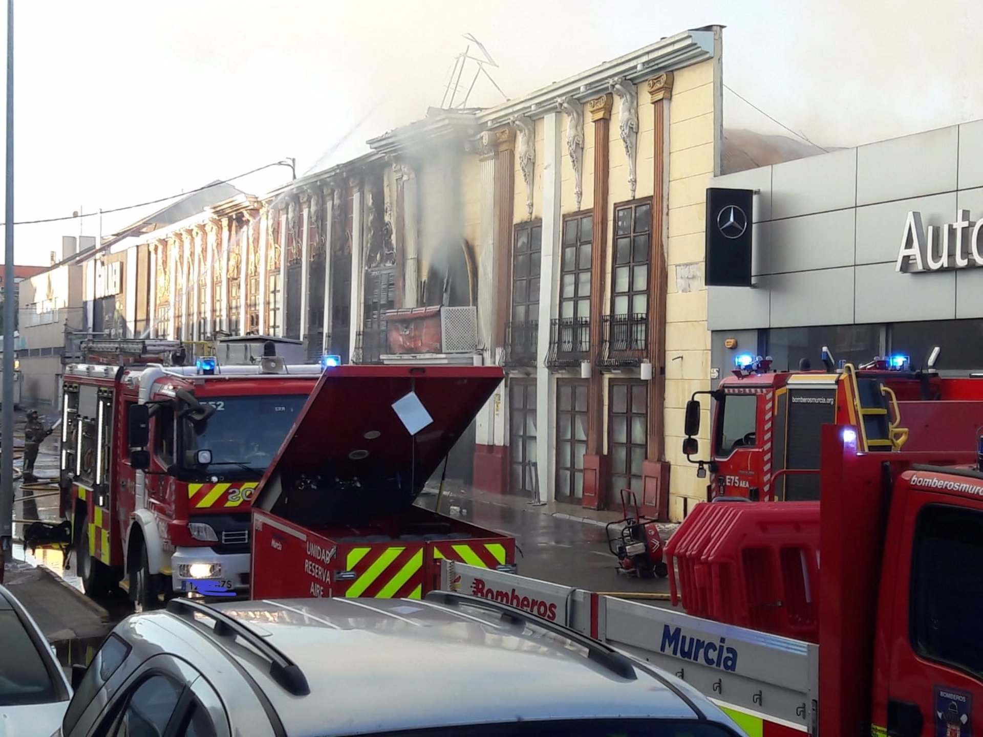 Al menos cuatro fallecidos en el incendio de la discoteca en Murcia