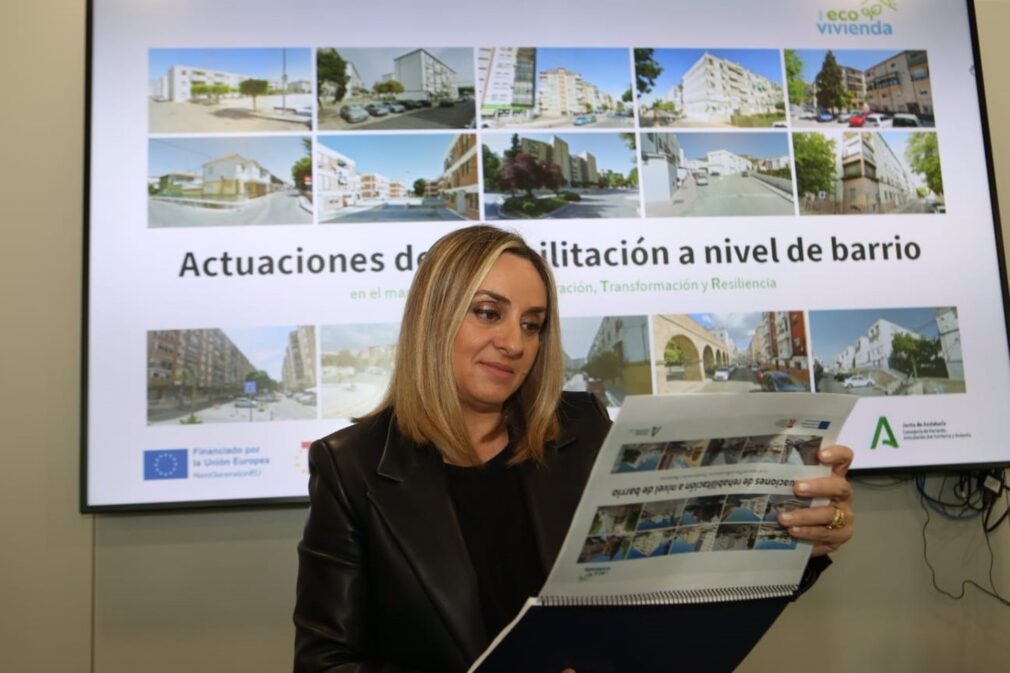 Granada.-El Ayuntamiento firma el acuerdo para la rehabilitación de 94 viviendas en el barrio de La Chana