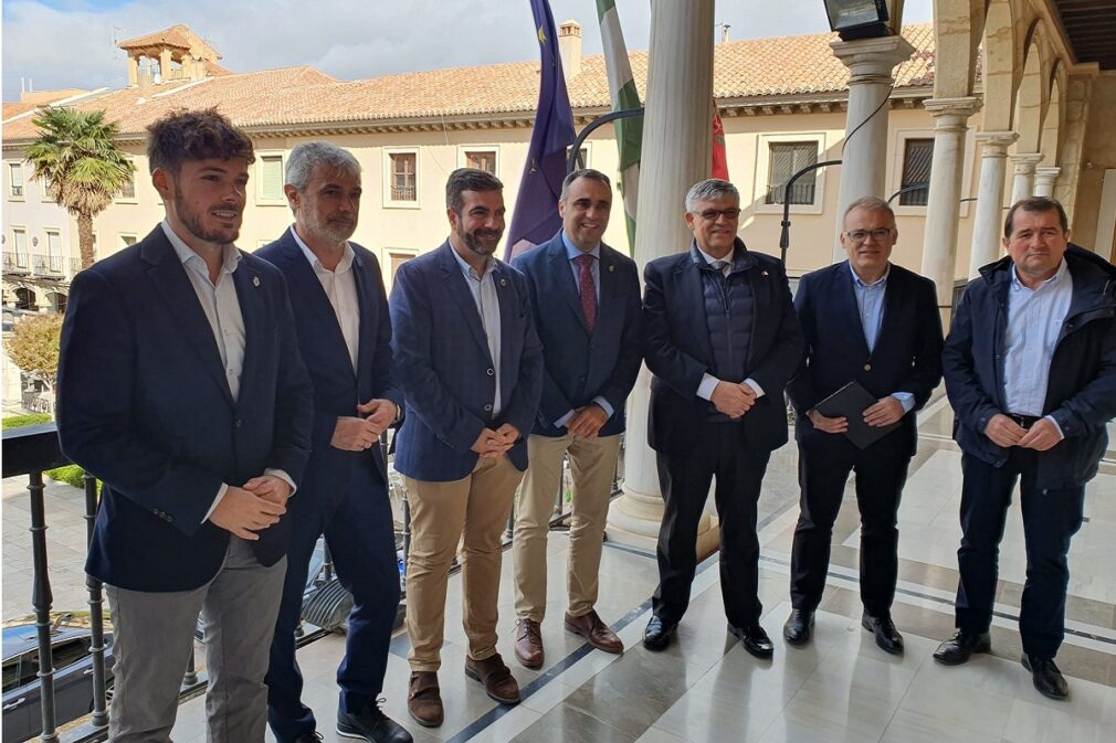 El presidente de la Diputación de Granada, Francis Rodríguez, en la reunion en Guadix