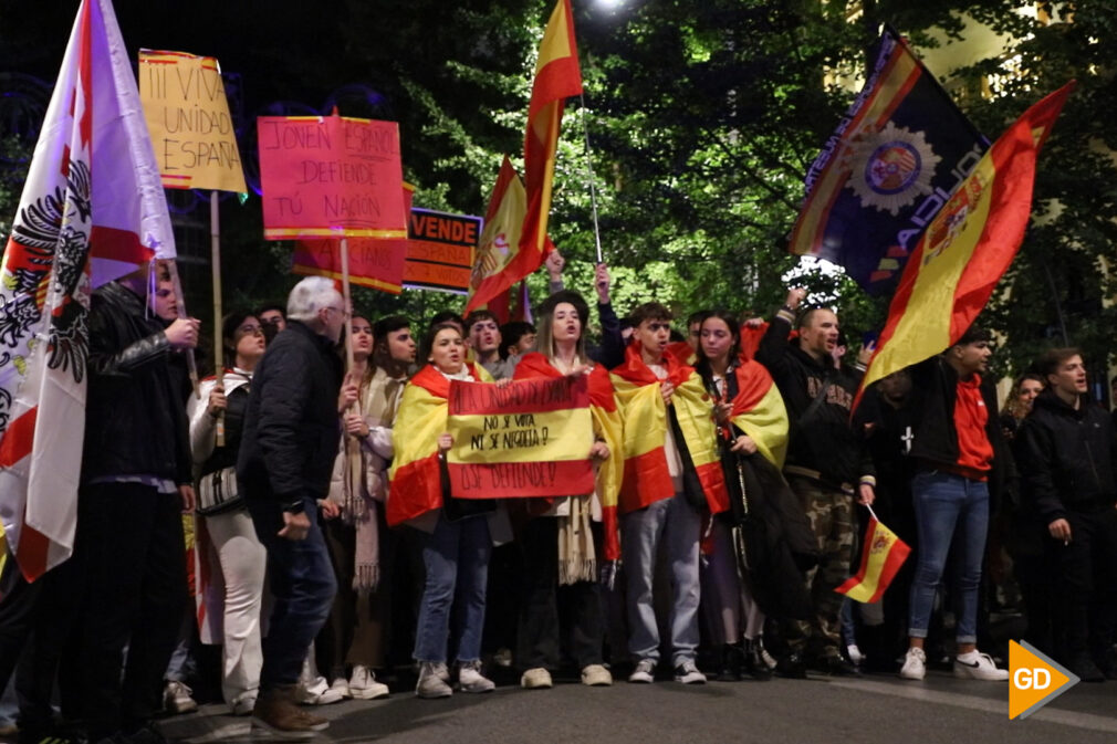 Miles de granadinos claman contra la amnistía por las calles de la ciudad- celiaperez-15