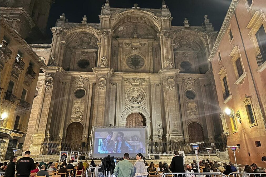 Plaza de las Pasiegas, al comienzo de la proyección de Al sur de Granada