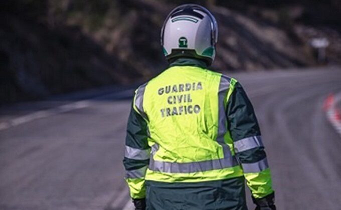 Sucesos.- Detenidos en Allo dos varones por circular en un vehículo con las placas de matrícula falsificadas