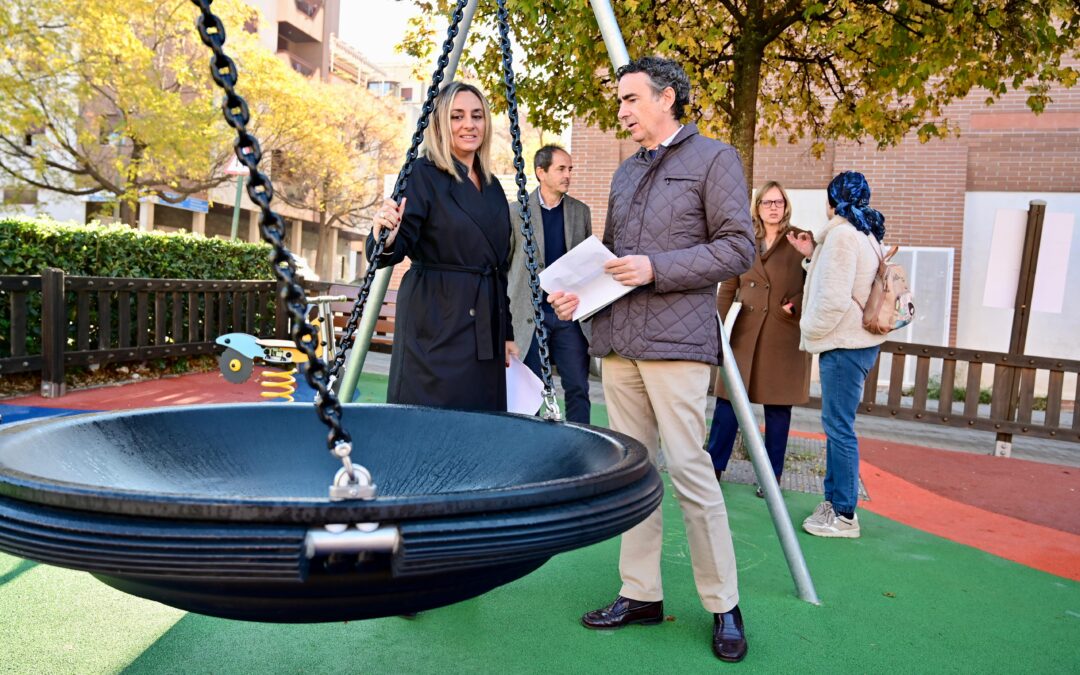 El Ayuntamiento destina más de 440.000 euros a la puesta a punto de las 127 áreas de juego de los parques infantiles